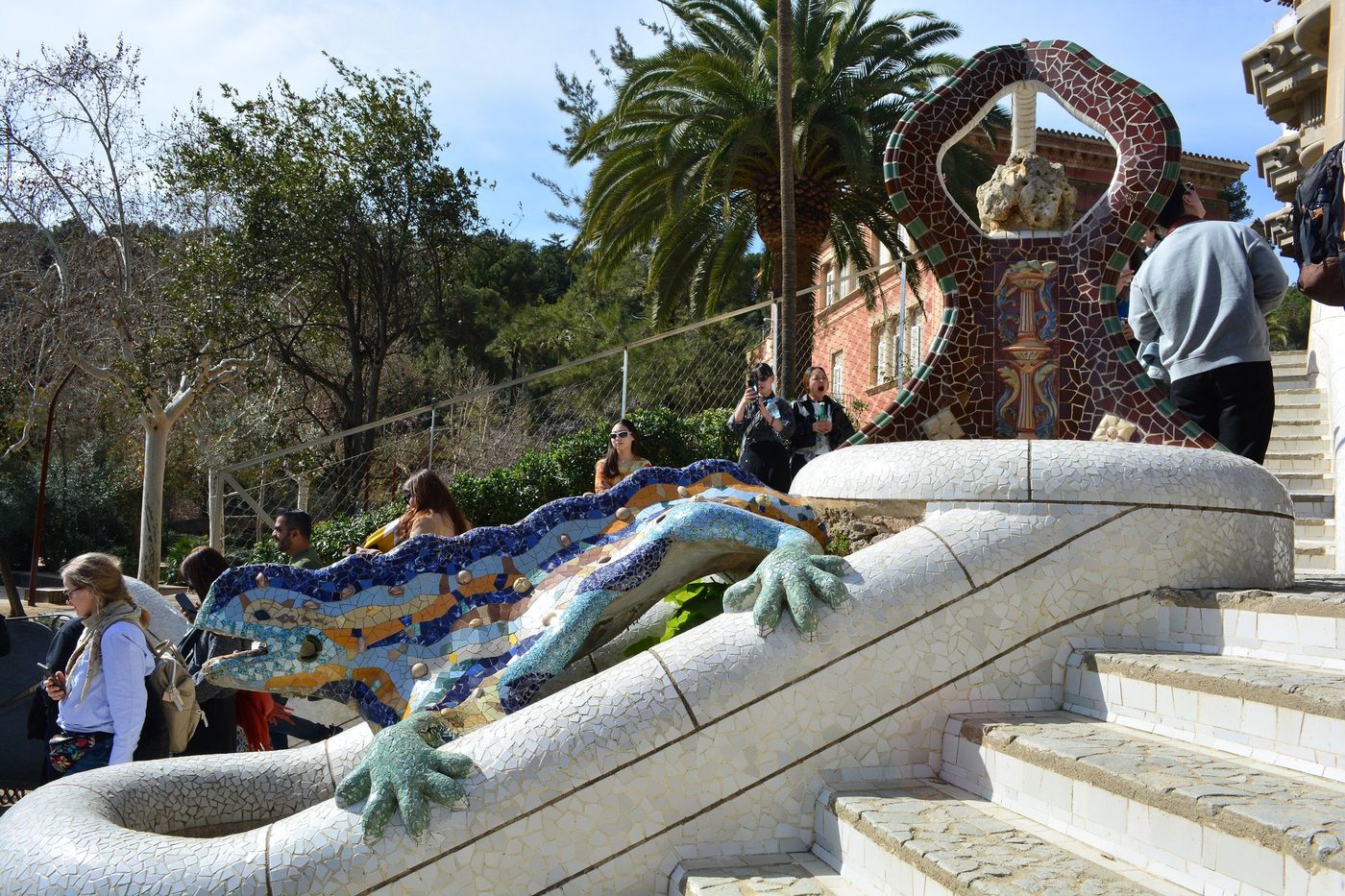 Mosaic salamander on the stairs, with visitors.