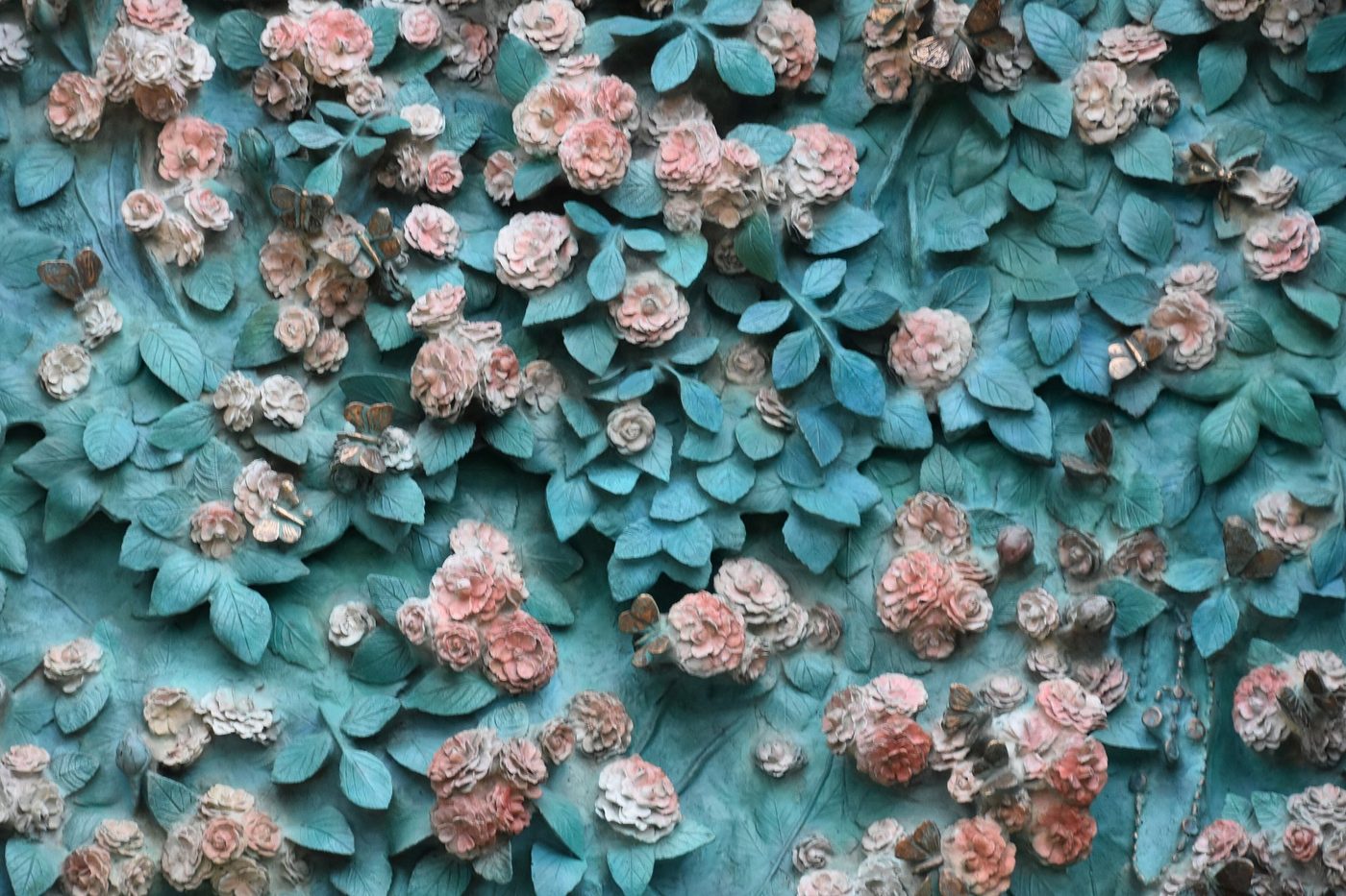 Pink and turquoise roses and leaves, Nativity side