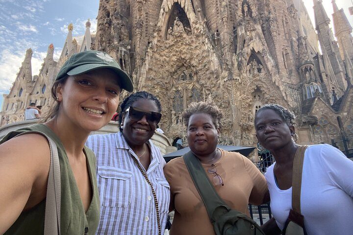 Sagrada Familia & Gaudi Tour Private or Small Group with Tickets