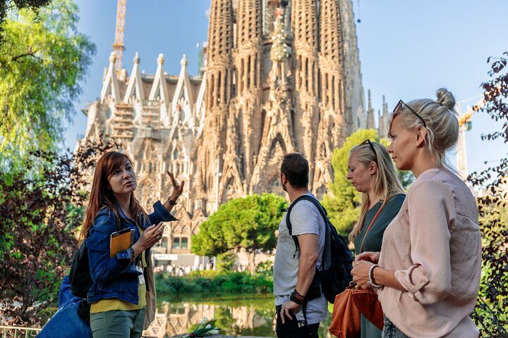 Sagrada Familia Park Guell and Casa Batllo Complete Gaudi Tour, photo 2