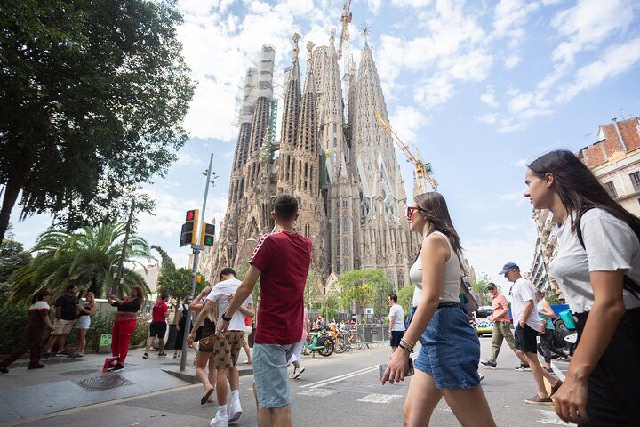 Sagrada Familia Guided Tour with Skip the Line Ticket, photo 2