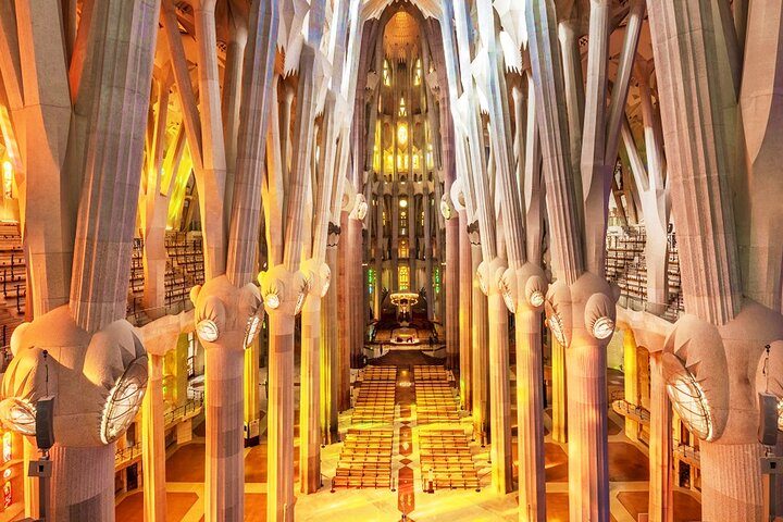 Sagrada Familia Golden Hour Small Group and Fast-Track Tickets, photo 2
