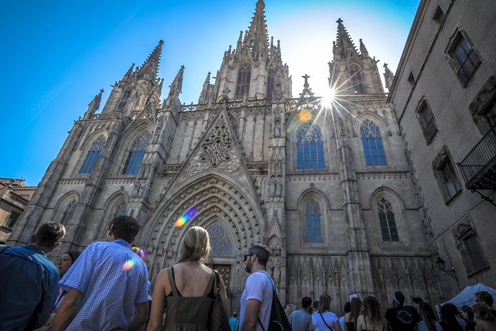 Barcelona Highlights & Sagrada Familia Tour: Priority Access, photo 3