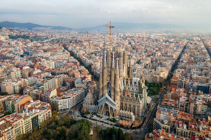 Barcelona: Sagrada Familia Guided Tour with Fast Track Access, photo 3