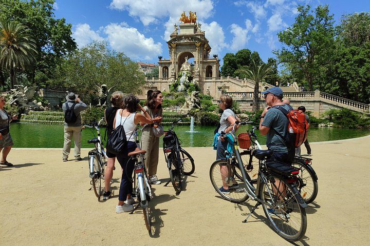 Barcelona Small-Group Bike or eBike Tour: Gaudí & Sagrada