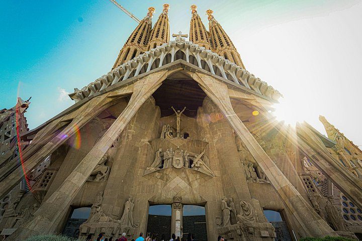 Barcelona La Sagrada Familia Guided Tour with Tickets