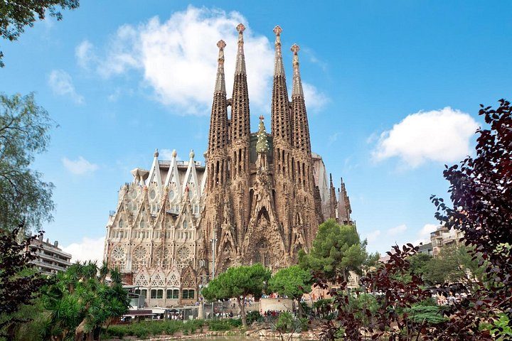 Barcelona Highlights Sagrada Familia and Park Guell Semi-Private, photo 2