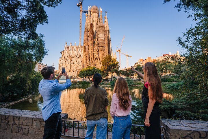 Sagrada Familia Skip the Line Ticket with Official Guide, photo 2