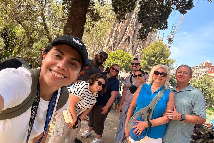 Barcelona in 1 Day: Sagrada Familia, Park Guell,Old Town & Pickup, photo 2