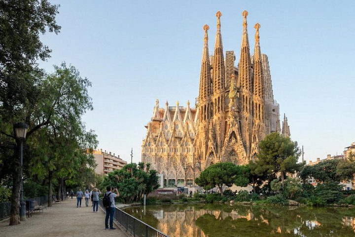 Barcelona in 1 Day: Sagrada Familia, Park Guell,Old Town & Pickup, photo 3